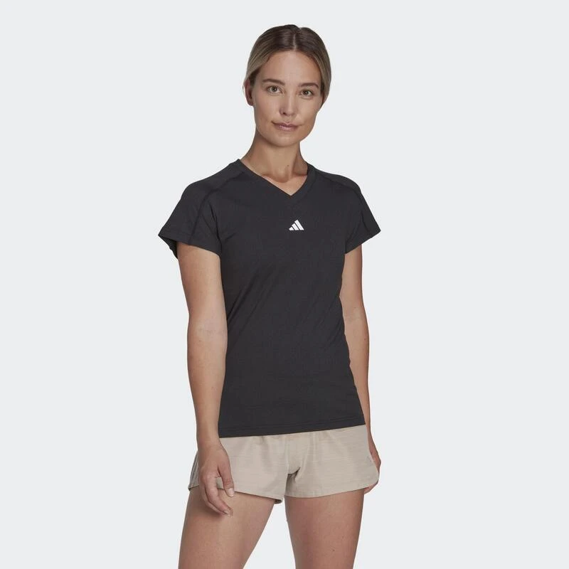 ADIDAS AEROREADY Train Essentials Minimal Branding V-hals T-shirt 3 ADIDAS AEROREADY Train Essentials Minimal Branding V-hals T-shirt