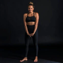 Surfbikinitop Voor Dames ELISE Met Dubbele Platte Rugverstelling ZWART -Regta Winkel surfbikinitop voor dames elise met dubbele platte rugverstelling zwart 11