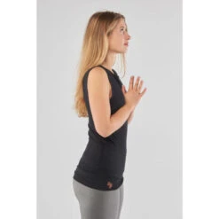 Yogatop Bhav - Trendy, Nauwsluitende Top Met Heupband - Bhav - Off Black -Regta Winkel yogatop bhav trendy nauwsluitende top met heupband bhav off black 2
